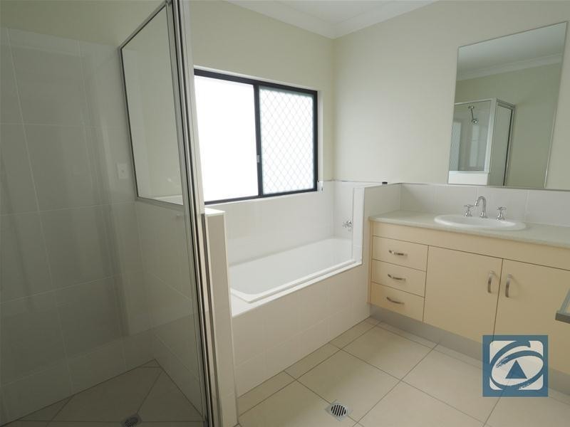 15 Tarantino Crescent, White Rock QLD 4868
