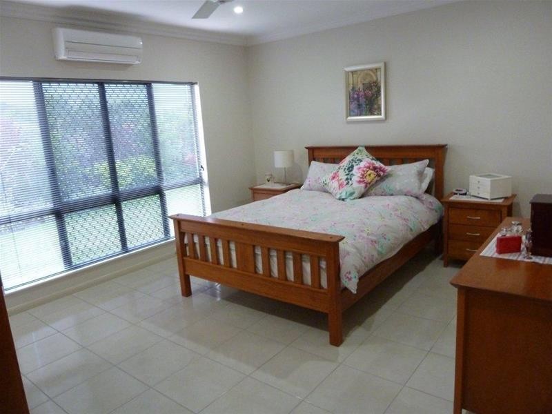 24 Rainbow Street, Kanimbla QLD 4870