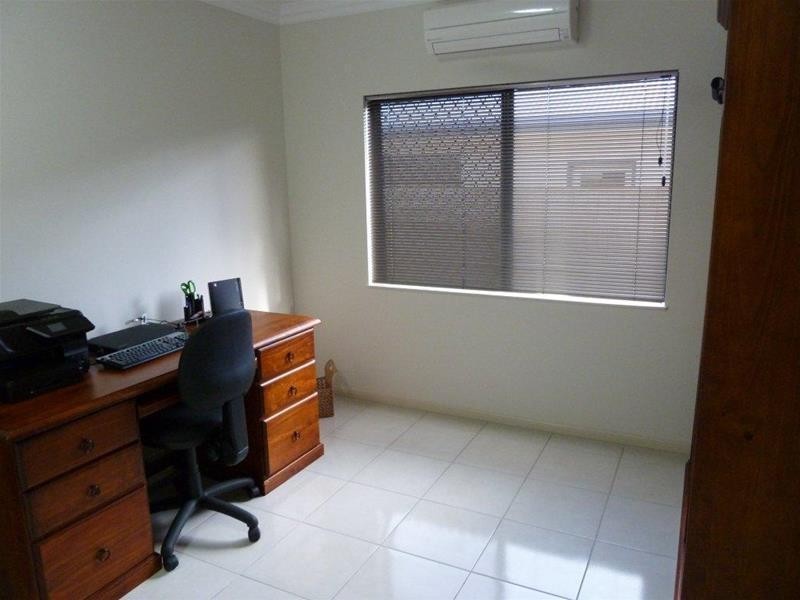 24 Rainbow Street, Kanimbla QLD 4870