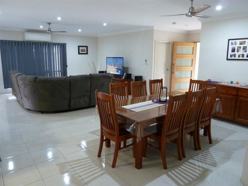 24 Rainbow Street, Kanimbla QLD 4870