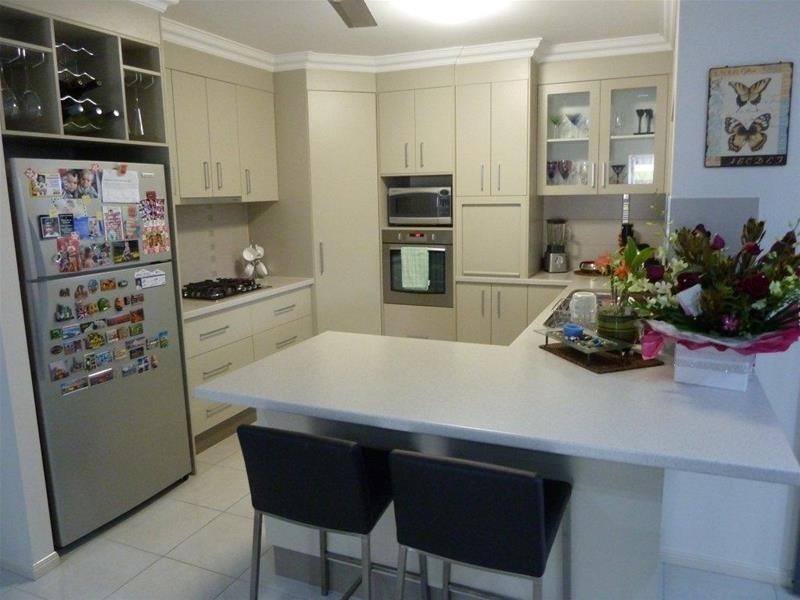 24 Rainbow Street, Kanimbla QLD 4870