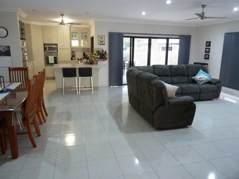 24 Rainbow Street, Kanimbla QLD 4870