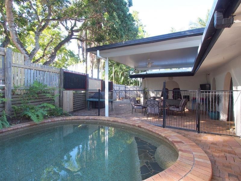 5 McKinlay Street, Whitfield QLD 4870