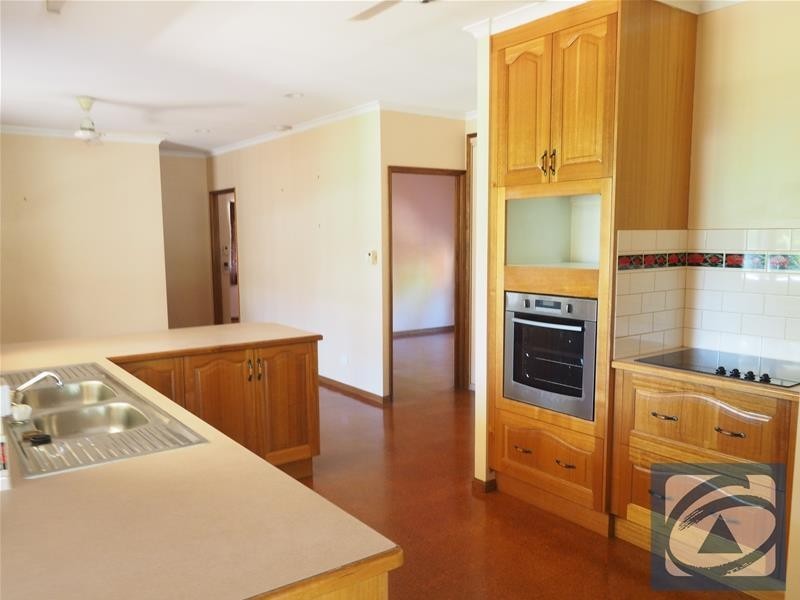 13 Makoo Close, White Rock QLD 4868