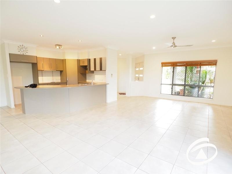 15 Elphinstone Street, Kanimbla QLD 4870