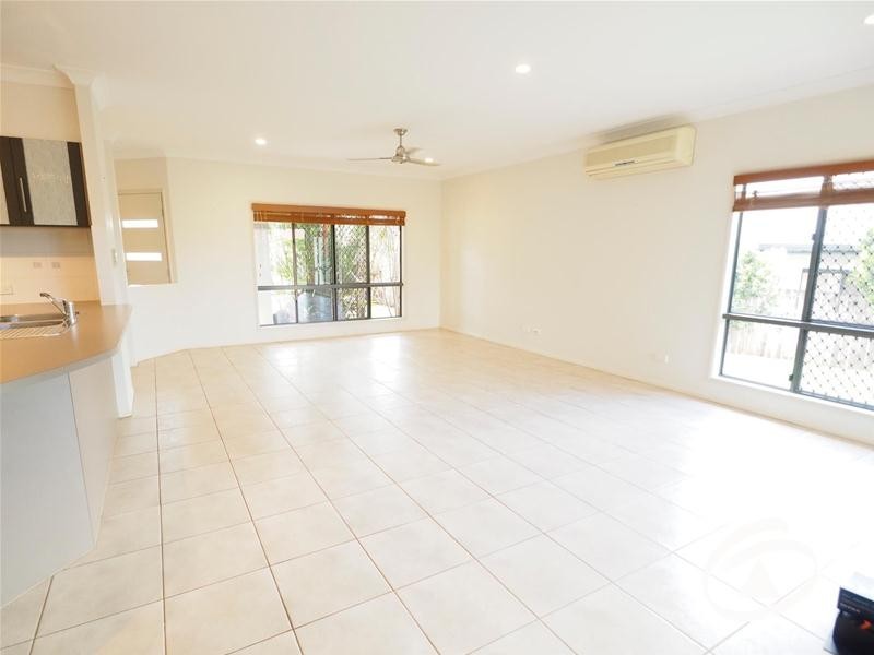 15 Elphinstone Street, Kanimbla QLD 4870