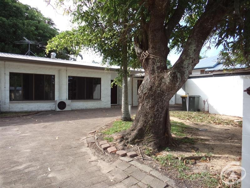 2/50 Koch Street, Mooroobool QLD 4870