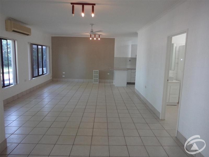 2/50 Koch Street, Mooroobool QLD 4870