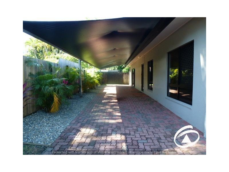 2/114 Upper Richardson Street, Whitfield QLD 4870