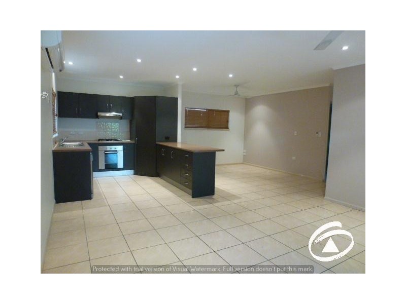 2/114 Upper Richardson Street, Whitfield QLD 4870