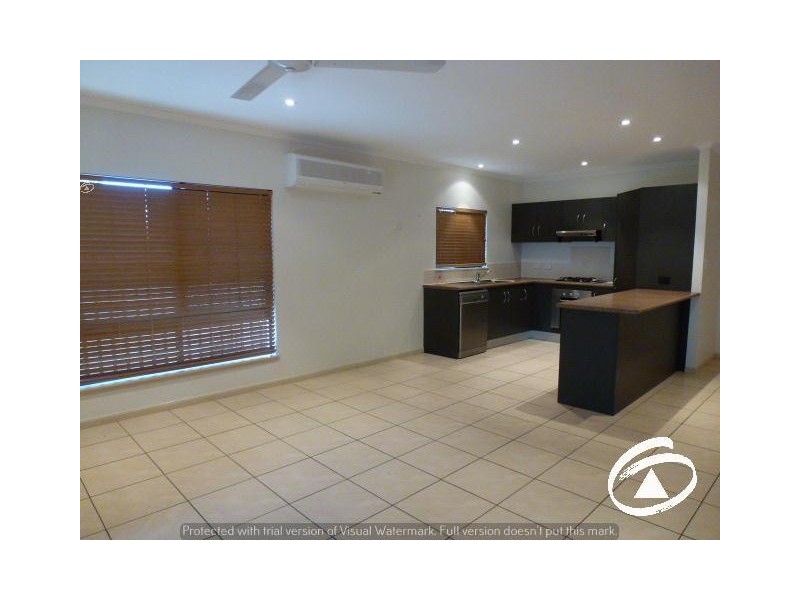 2/114 Upper Richardson Street, Whitfield QLD 4870