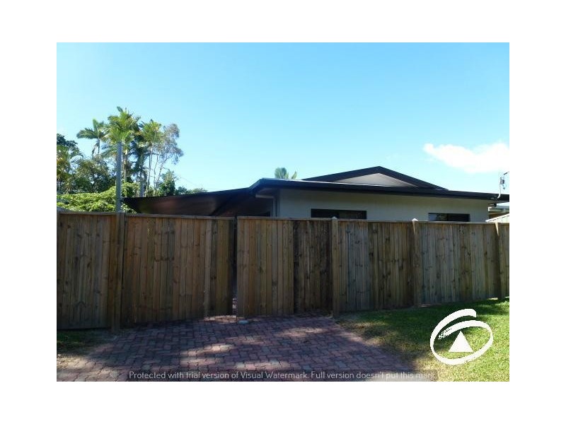 2/114 Upper Richardson Street, Whitfield QLD 4870