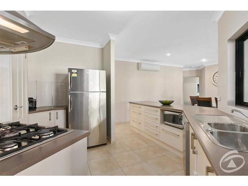 2 Blackwood Place, Bentley Park QLD 4869