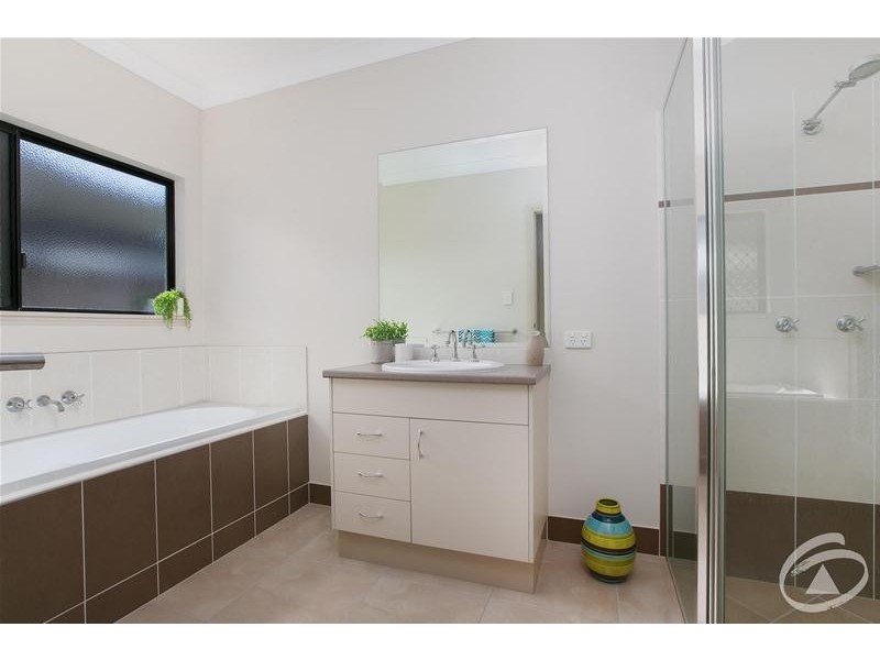 2 Blackwood Place, Bentley Park QLD 4869