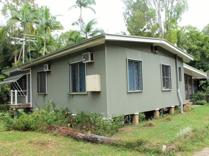 108 Machans Beach Road, Machans Beach QLD 4878