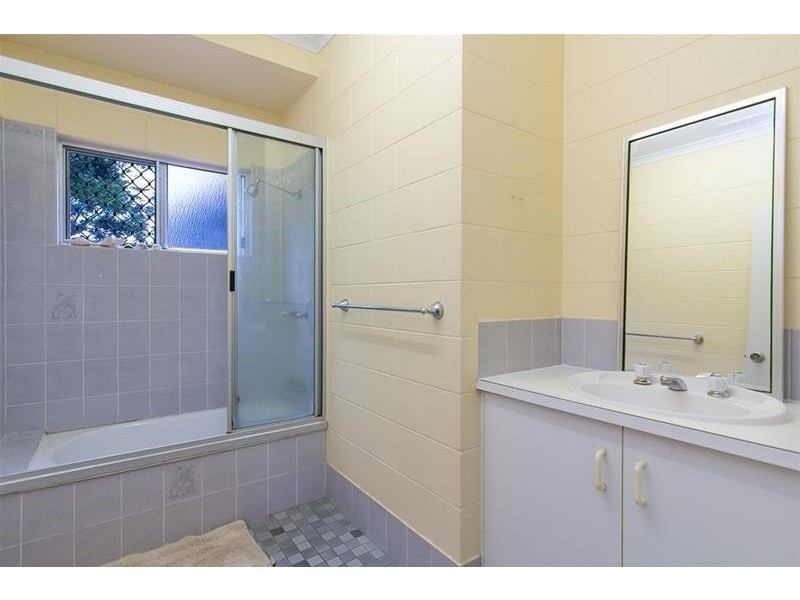 Bentley Park QLD 4869