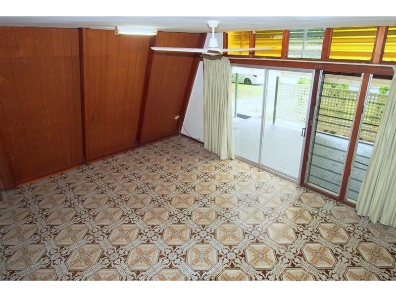 76 Yurongi Street, Caravonica QLD 4878