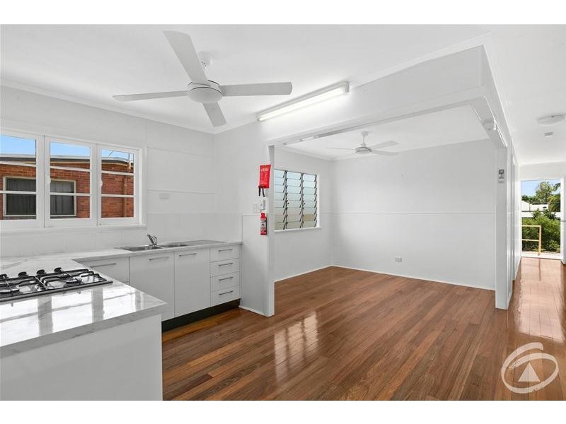 2/235 Aumuller Street, Westcourt QLD 4870