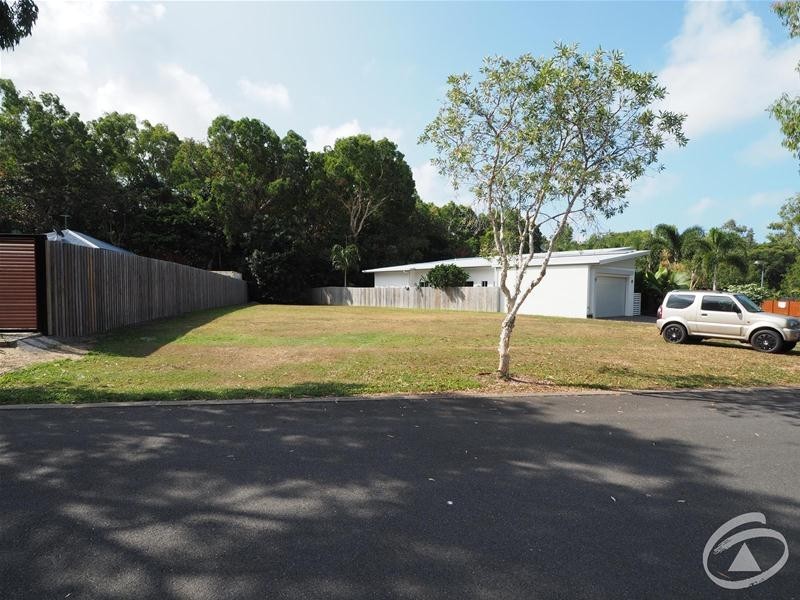 10 Sennfeld Close, Palm Cove QLD 4879