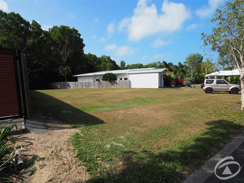 10 Sennfeld Close, Palm Cove QLD 4879