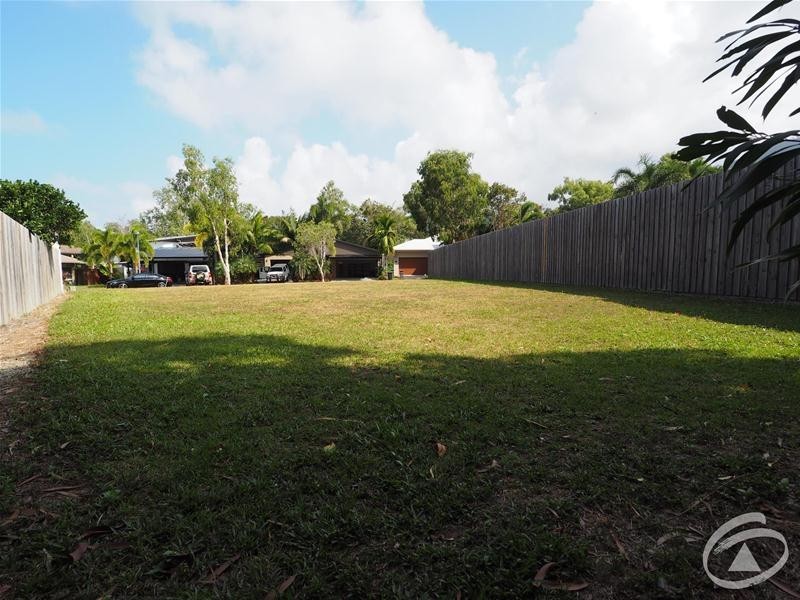 10 Sennfeld Close, Palm Cove QLD 4879