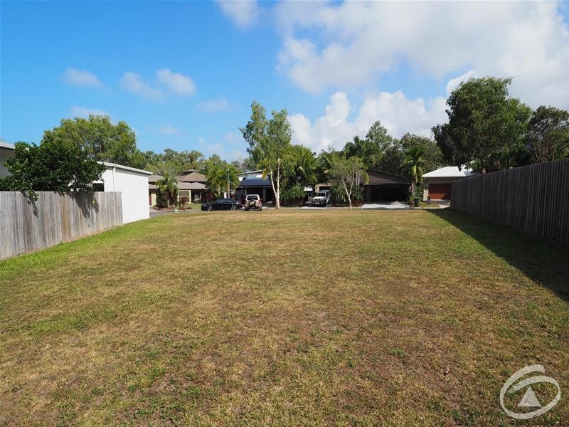10 Sennfeld Close, Palm Cove QLD 4879