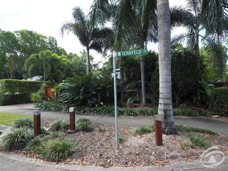 10 Sennfeld Close, Palm Cove QLD 4879