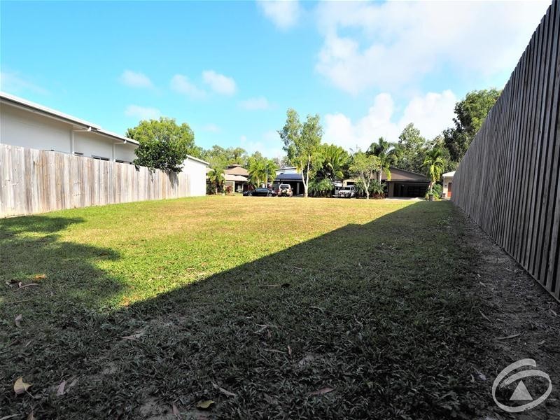 10 Sennfeld Close, Palm Cove QLD 4879