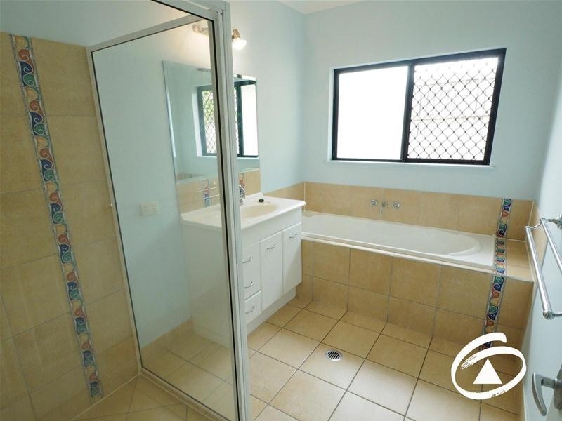 7 Tradewinds Close, Redlynch QLD 4870