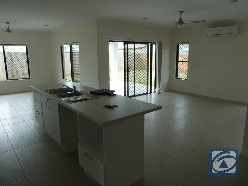 8 Tati Close, Bentley Park QLD 4869