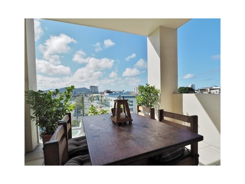 15/79 Spence Street, Cairns City QLD 4870