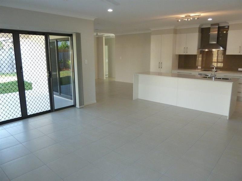 25 Como Close, Kewarra Beach QLD 4879