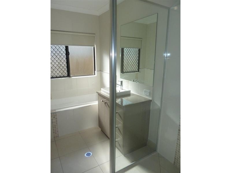 25 Como Close, Kewarra Beach QLD 4879