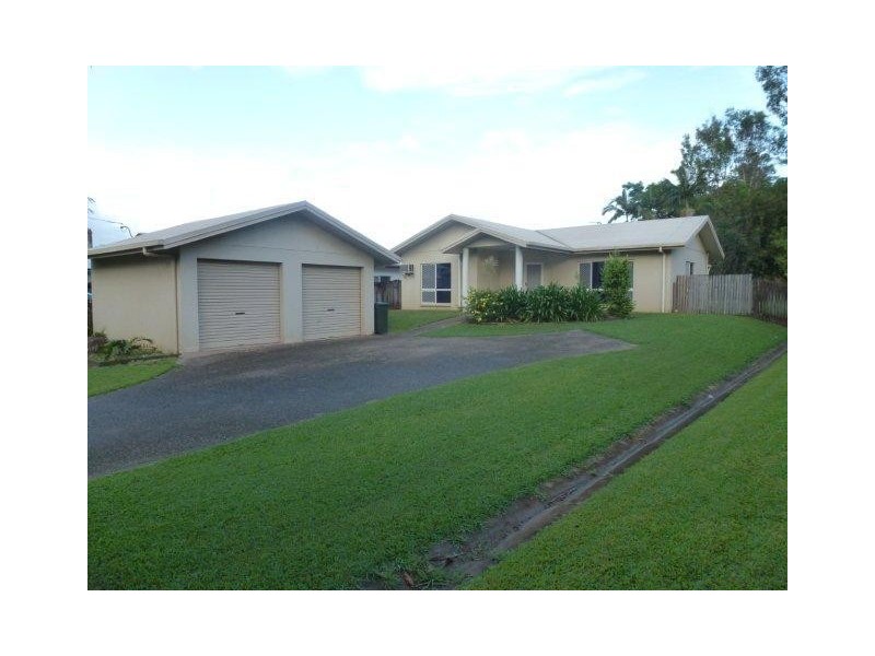 11 callum Street, Mooroobool QLD 4870