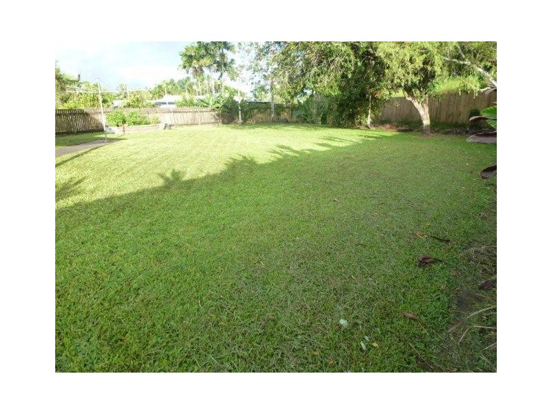 11 callum Street, Mooroobool QLD 4870