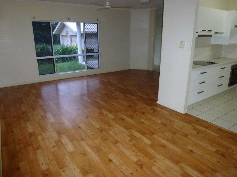 11 callum Street, Mooroobool QLD 4870