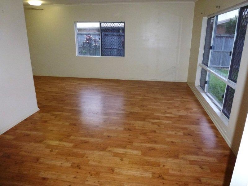 11 callum Street, Mooroobool QLD 4870