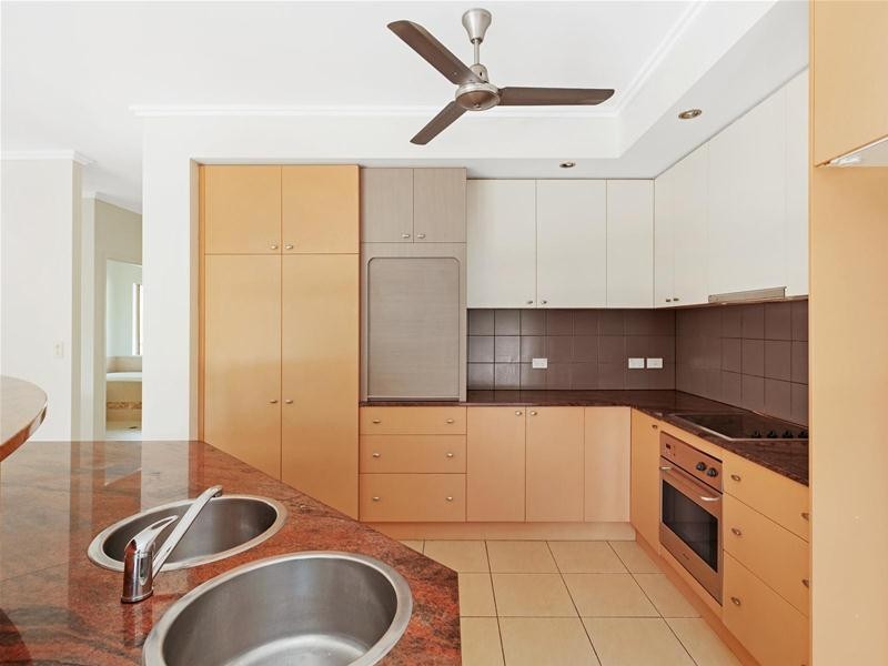 10 McColl Close, Redlynch QLD 4870