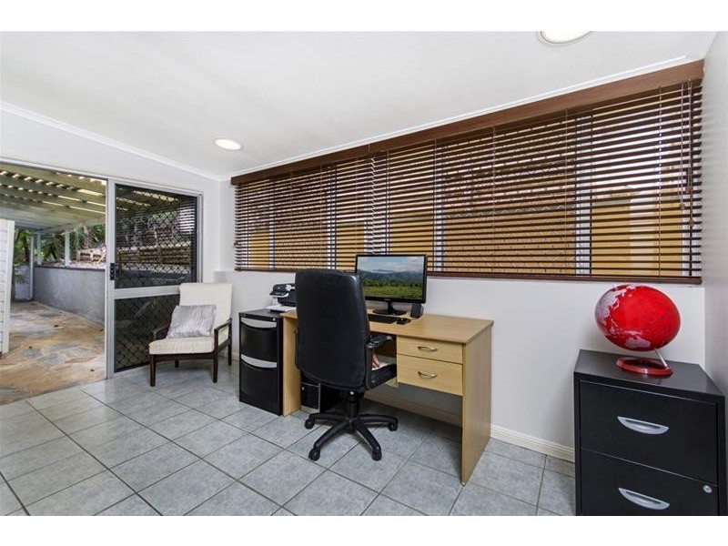 15 Granite Close, Brinsmead QLD 4870