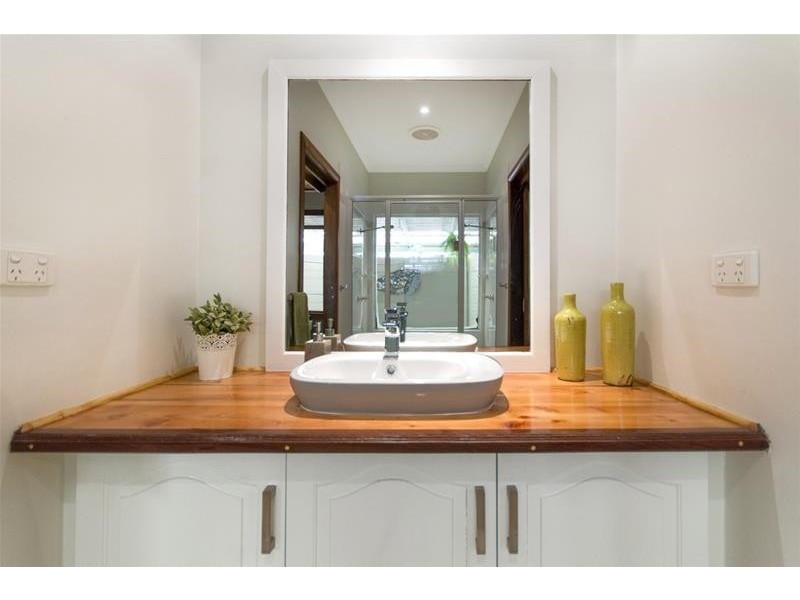 15 Granite Close, Brinsmead QLD 4870