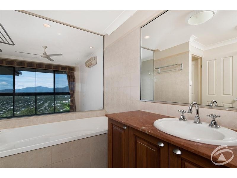 18 The Peak, Brinsmead QLD 4870