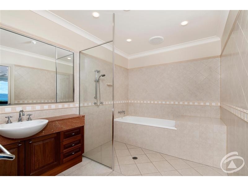 18 The Peak, Brinsmead QLD 4870