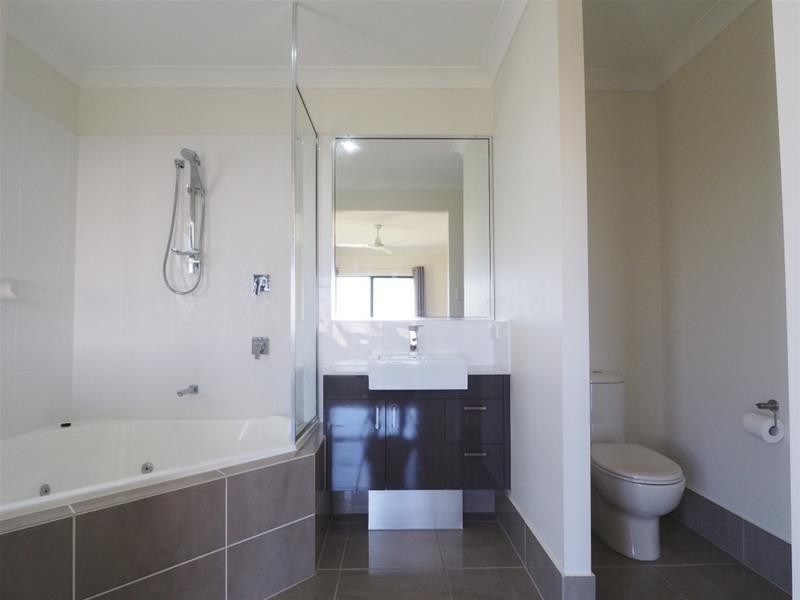 17 Anson Street, Bentley Park QLD 4869