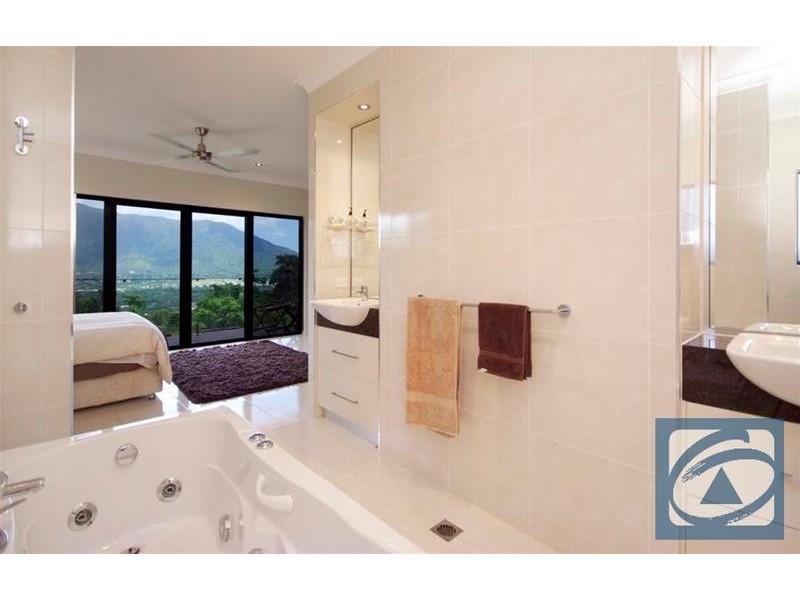 17 The Peak Road, Brinsmead QLD 4870