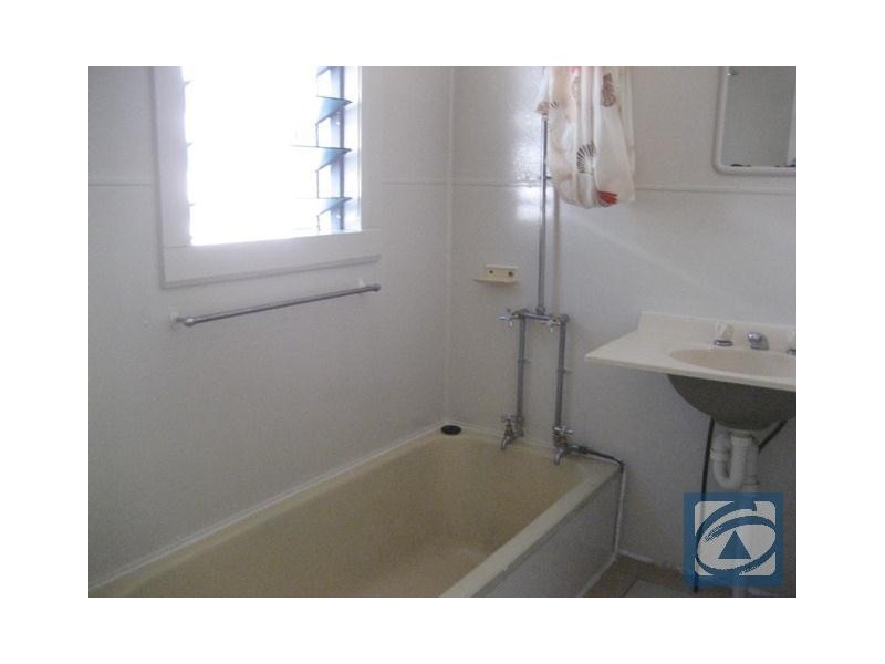 293 McLeod Street, Cairns North QLD 4870