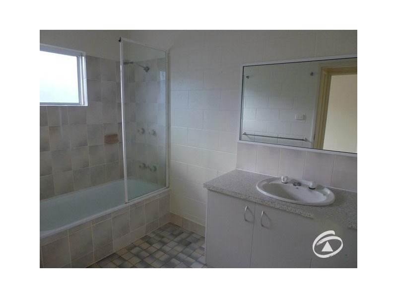 8 Mangano Close, Brinsmead QLD 4870