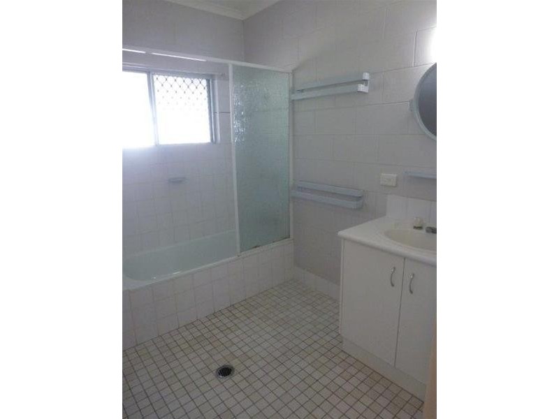2 Mein Close, Brinsmead QLD 4870