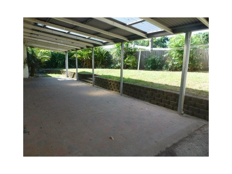 2 Mein Close, Brinsmead QLD 4870