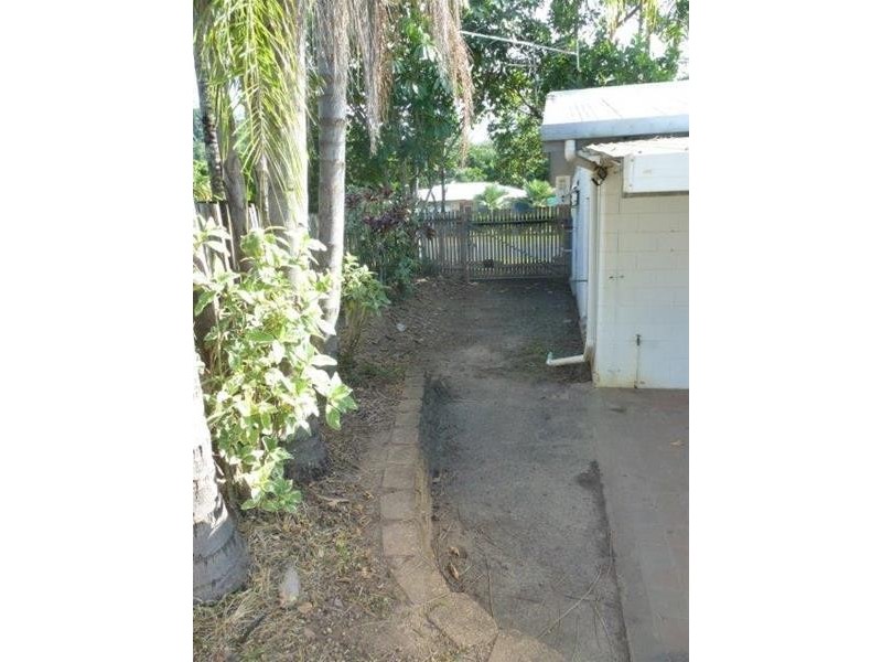 2 Mein Close, Brinsmead QLD 4870