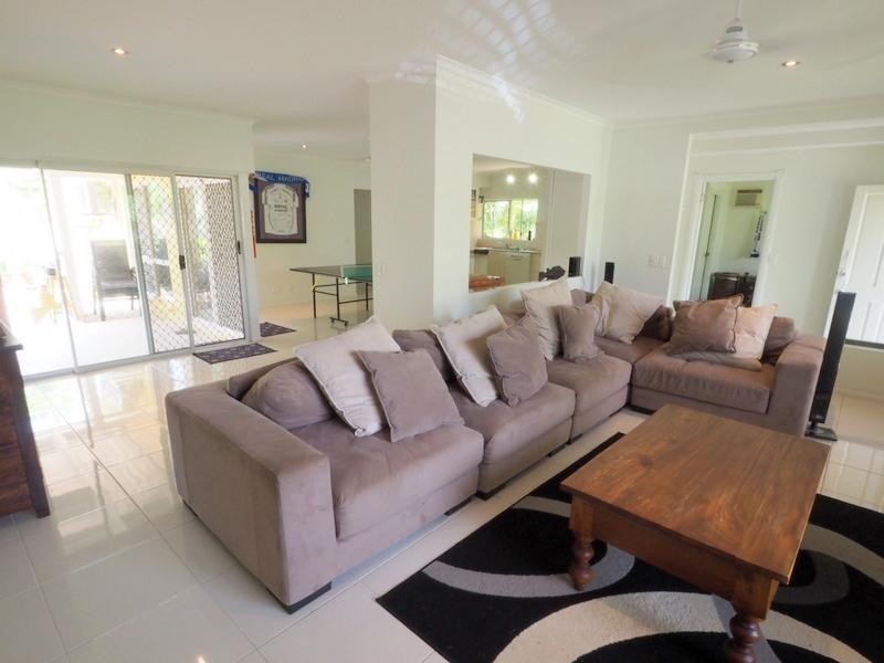 37 Summer Hill Drive, Mooroobool QLD 4870